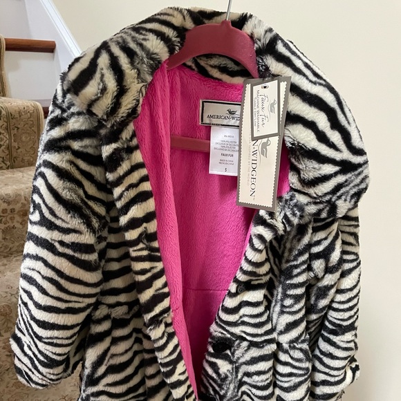 New American Widgeon Faux Fur Coat (Child size 5) - Picture 7 of 13
